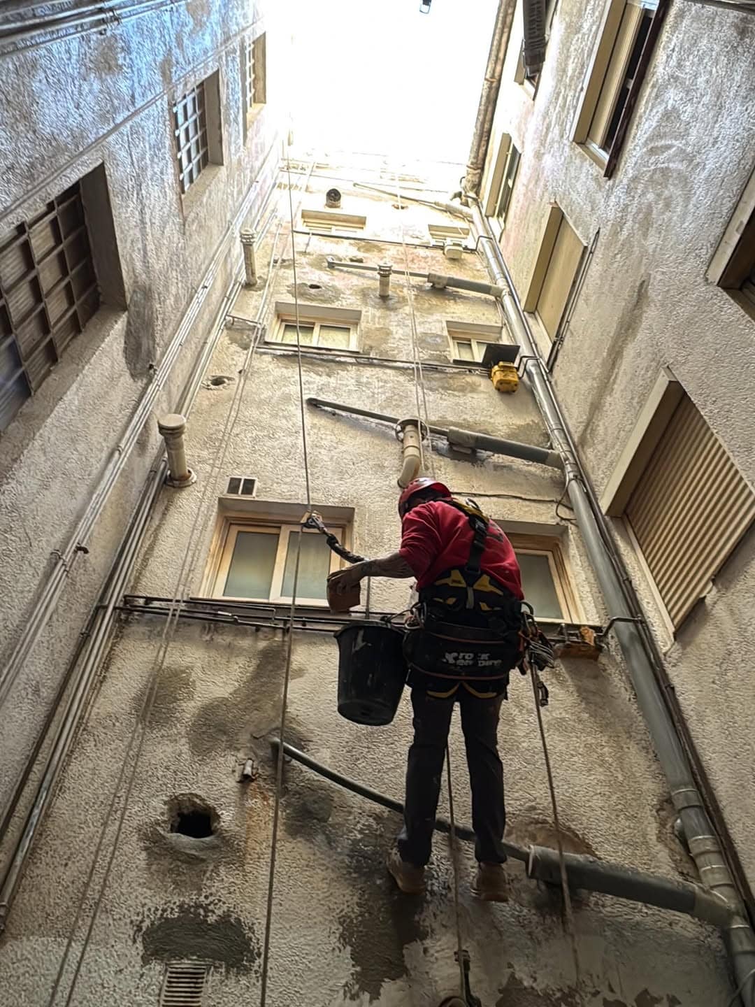 Preparation and sealing of cracks